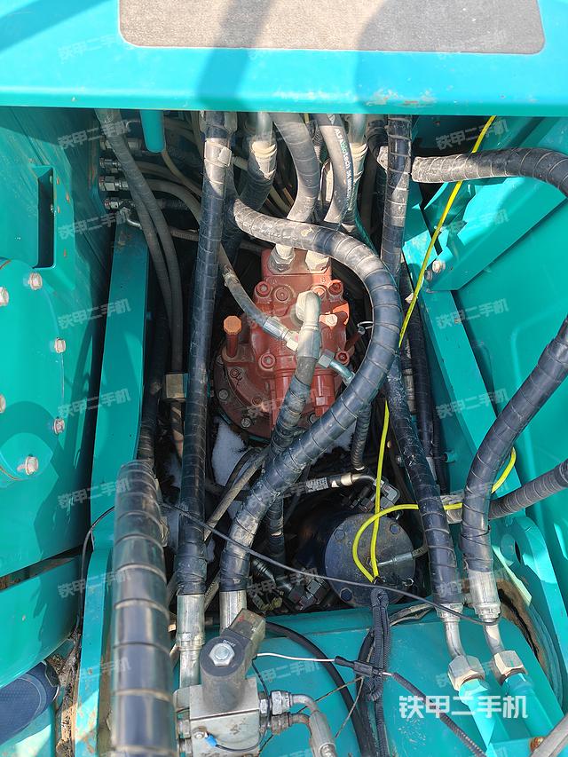 回转马达和主控阀（整机外观）