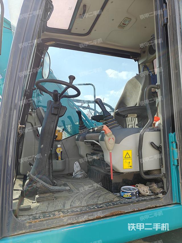 驾驶室整体（整机外观）