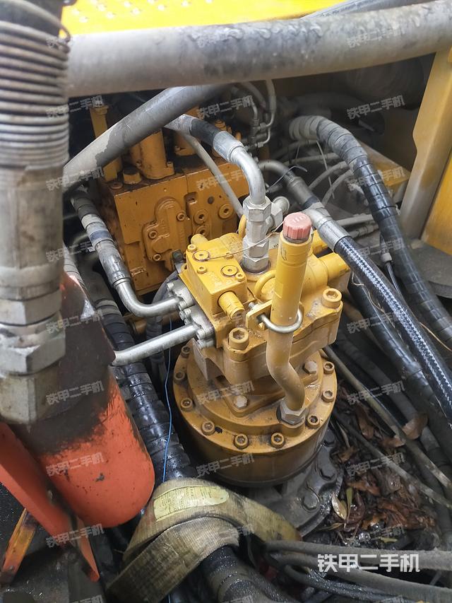 回转马达和主控阀（整机外观）