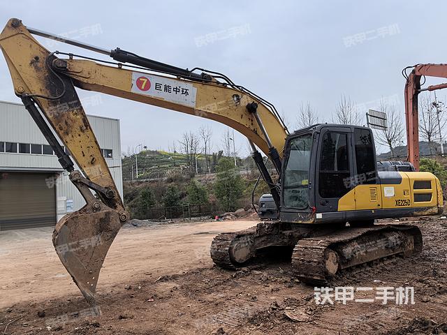 徐工XE200DA挖掘机