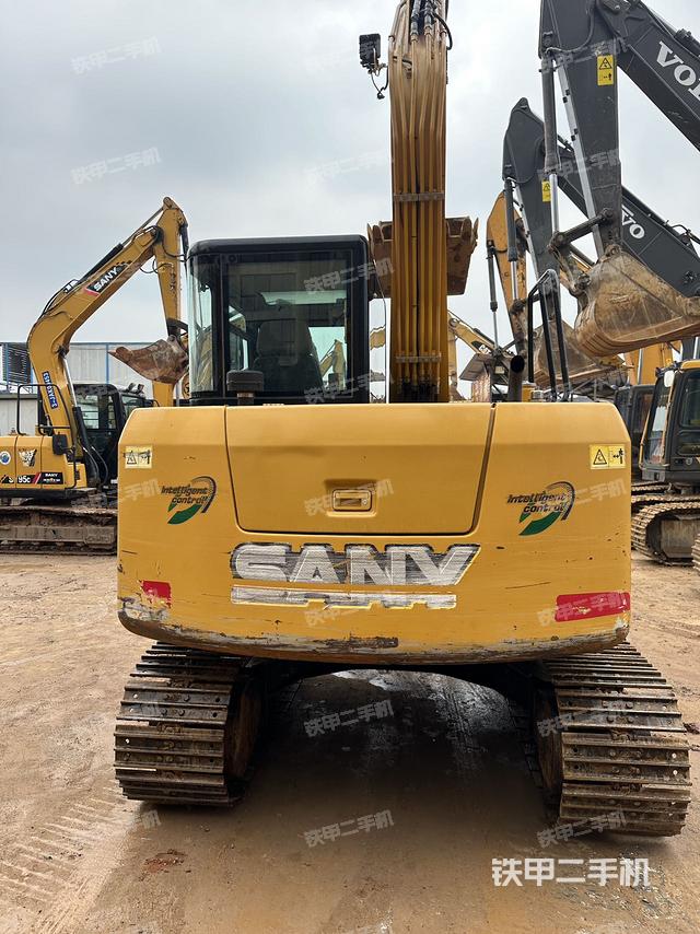 驾驶室顶部（整机外观）