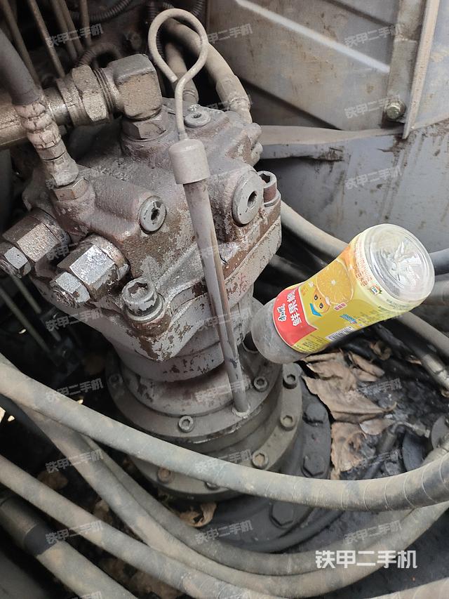 回转马达和主控阀（整机外观）