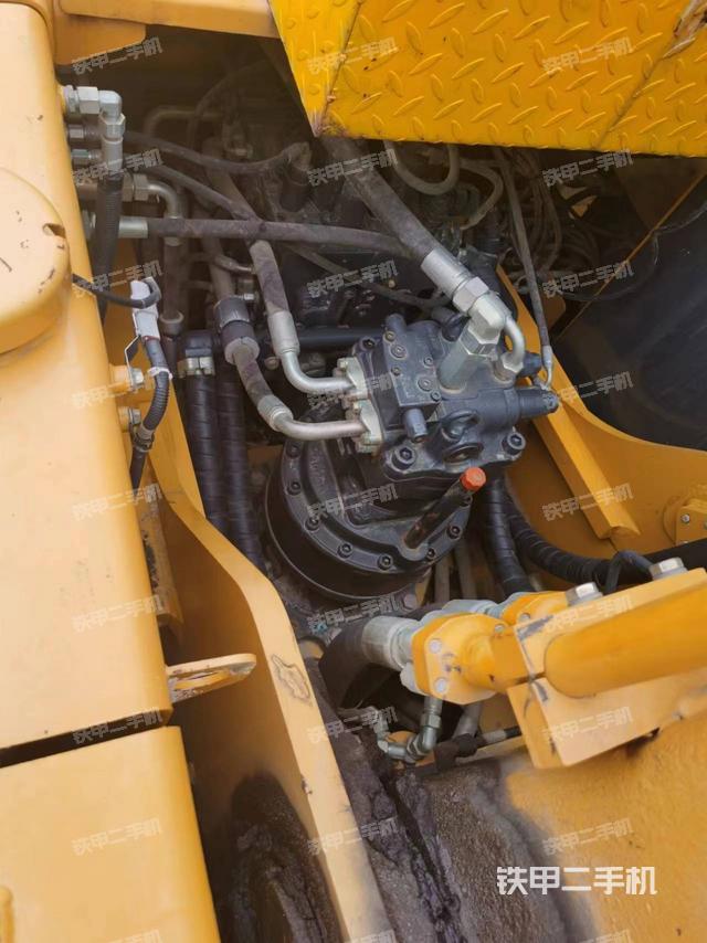 回转马达和主控阀（整机外观）