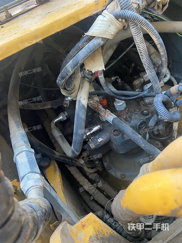 回转马达和主控阀（整机外观）