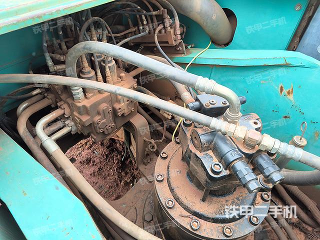 回转马达和主控阀（整机外观）