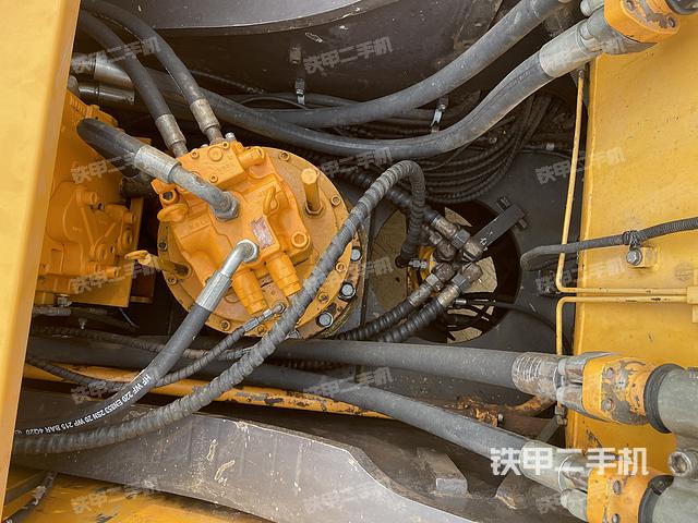 回转马达和主控阀（整机外观）