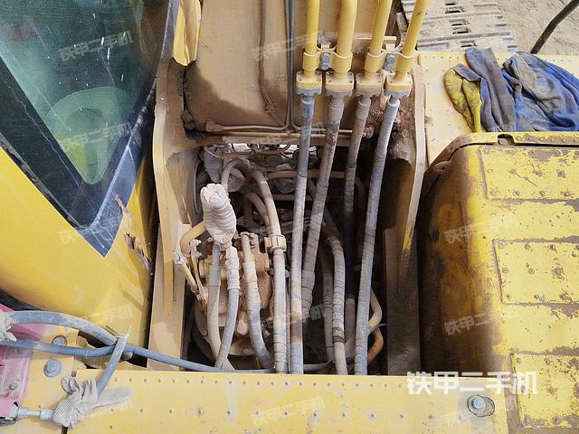 回转马达和主控阀（整机外观）