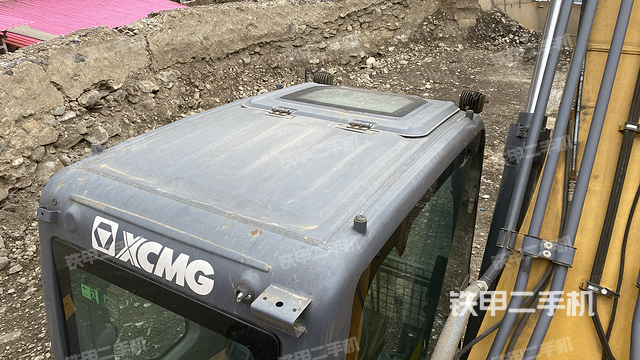 驾驶室顶部（整机外观）