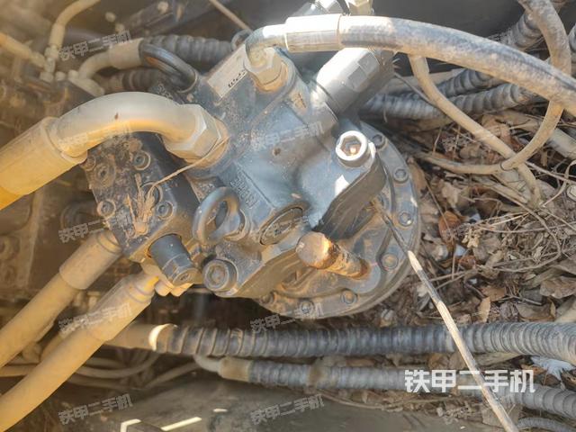 回转马达和主控阀（整机外观）