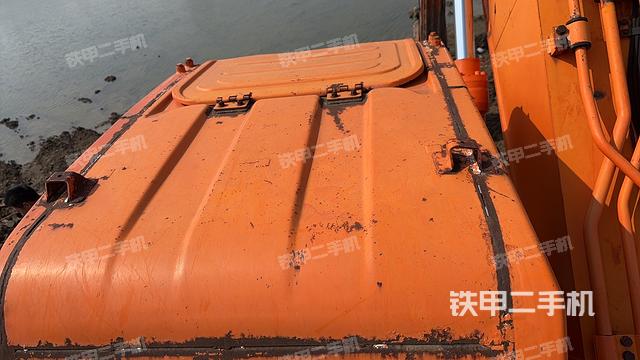 驾驶室顶部（整机外观）