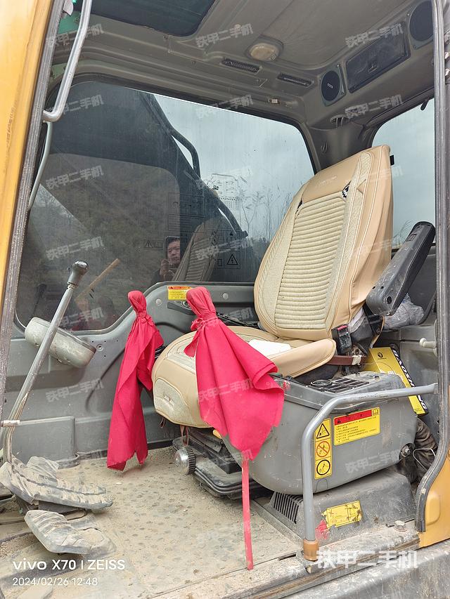 驾驶室顶部（整机外观）