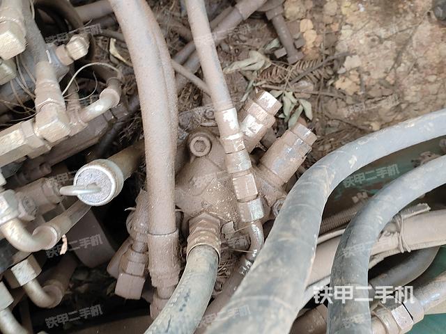 回转马达和主控阀（整机外观）