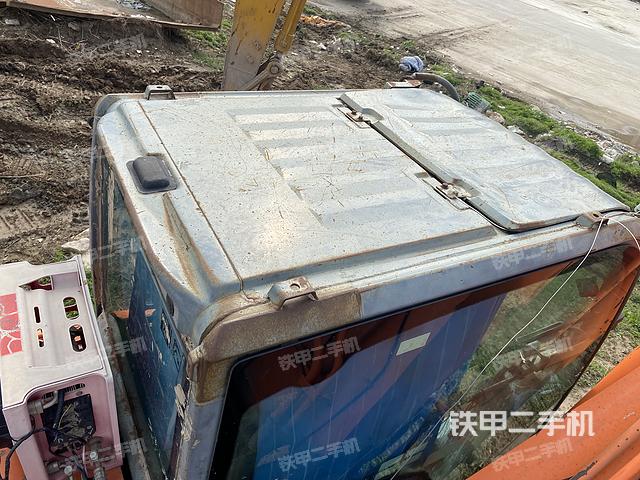 驾驶室顶部（整机外观）