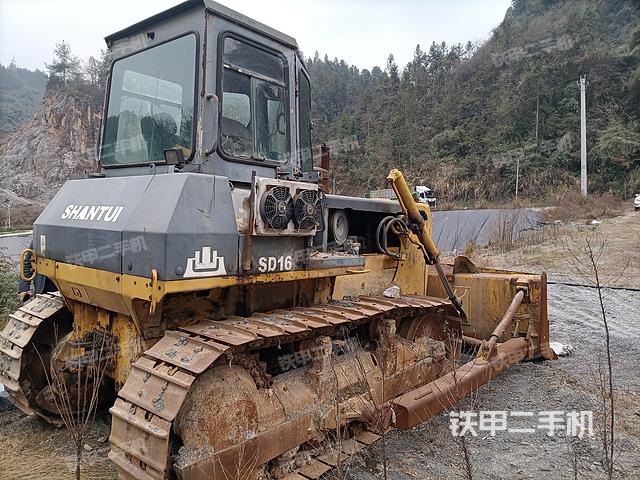 整机右后45°（设备外观及核心部件）