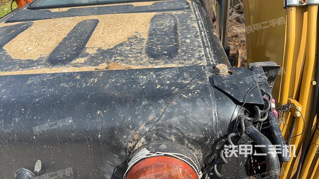 驾驶室顶部（整机外观）