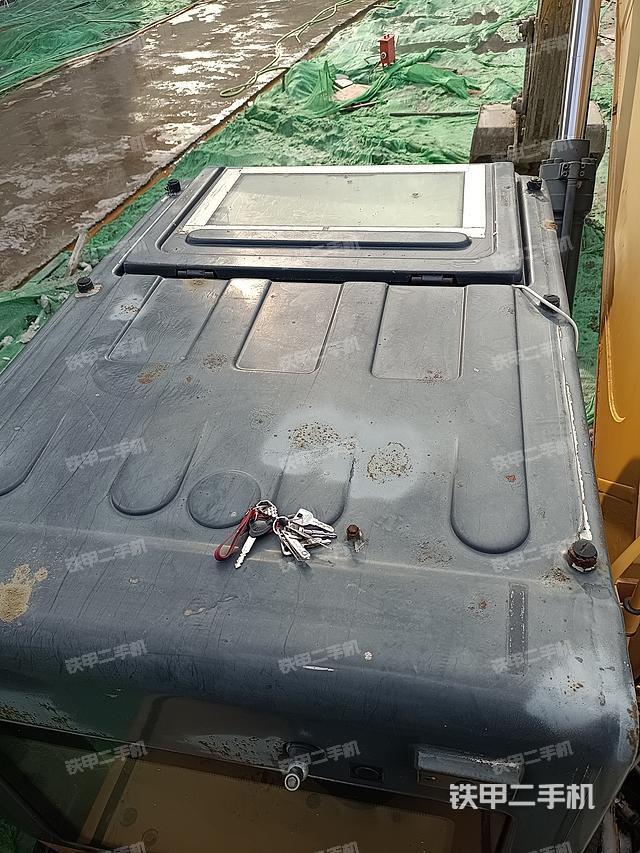 驾驶室顶部（整机外观）