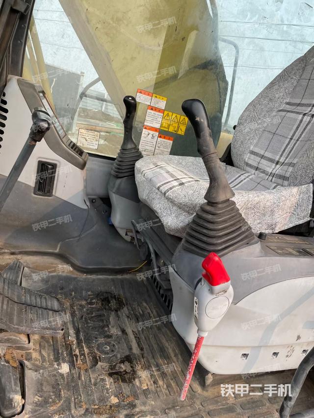 驾驶室整体（整机外观）