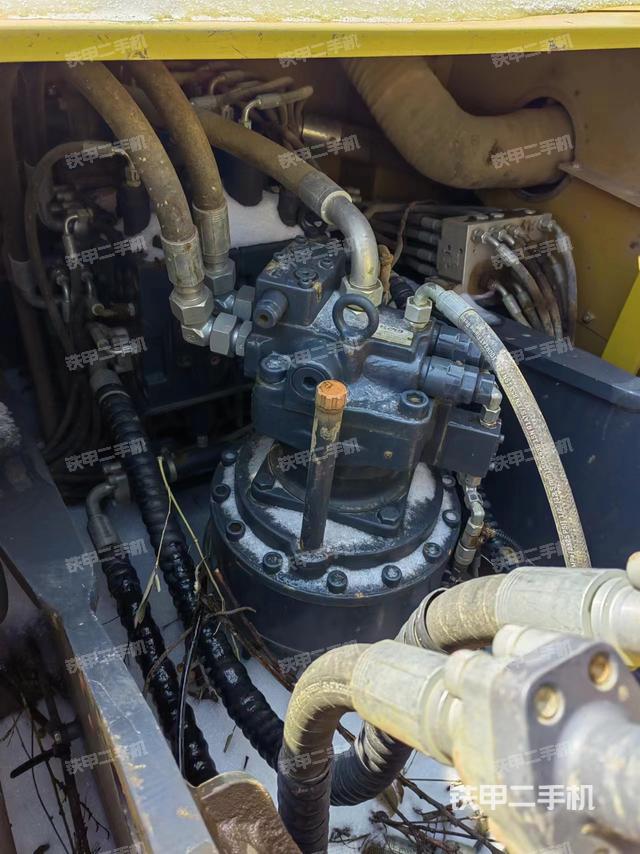 回转马达和主控阀（整机外观）