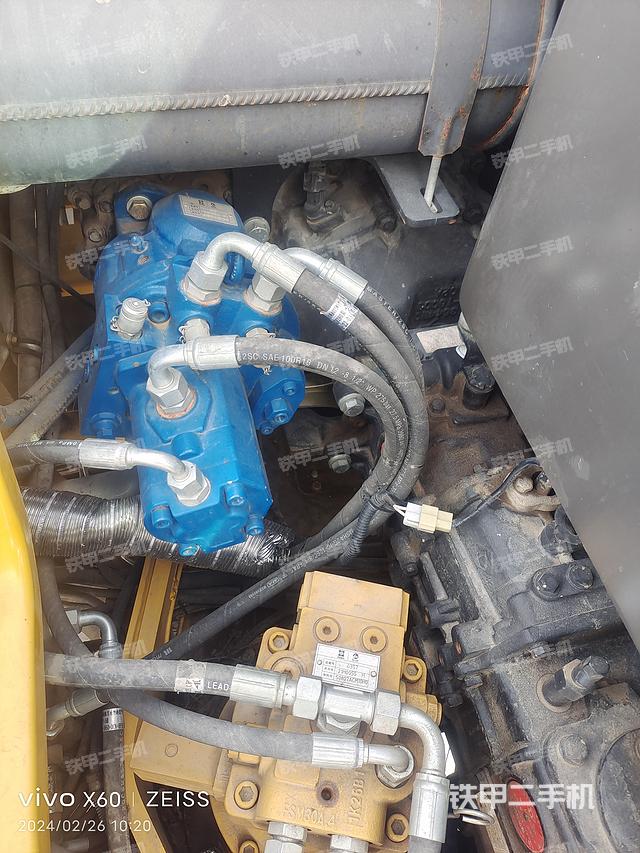 液压泵舱室正面整体（整机外观）