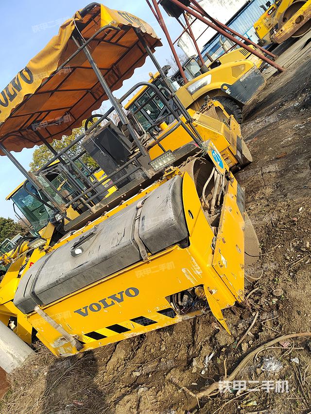 整机左侧（设备外观及核心部件）