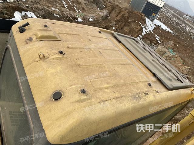 驾驶室顶部（整机外观）