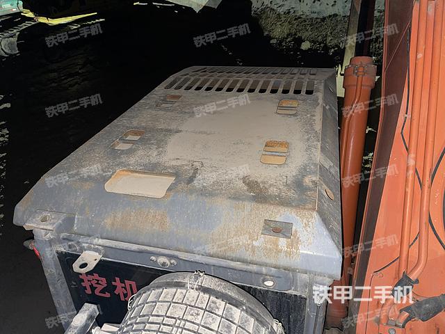 驾驶室顶部（整机外观）