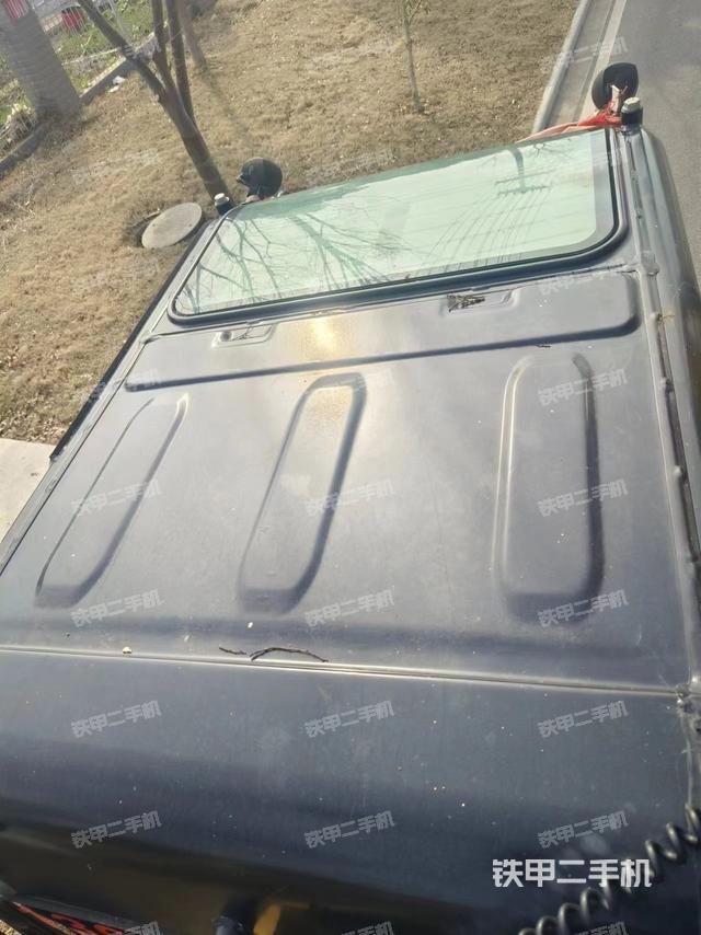 驾驶室顶部（整机外观）