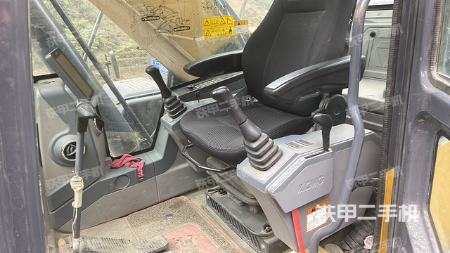 驾驶室整体（整机外观）