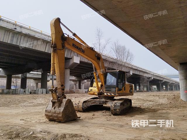 小松PC240LC-8挖掘机