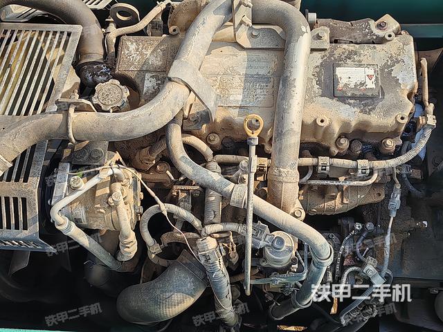 驾驶室顶部（整机外观）