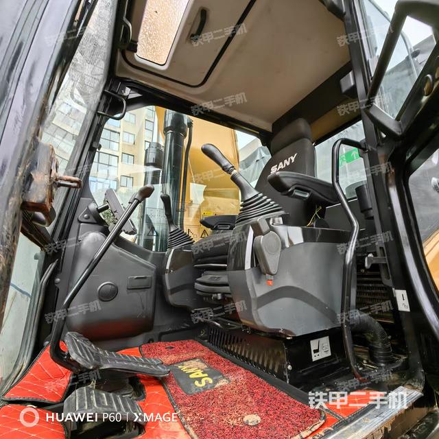 驾驶室整体（整机外观）