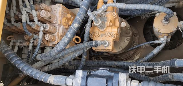 回转马达和主控阀（整机外观）