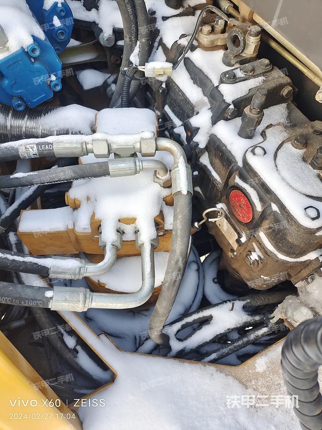 回转马达和主控阀（整机外观）