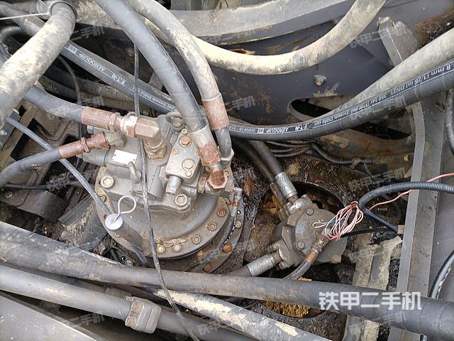 回转马达和主控阀（整机外观）