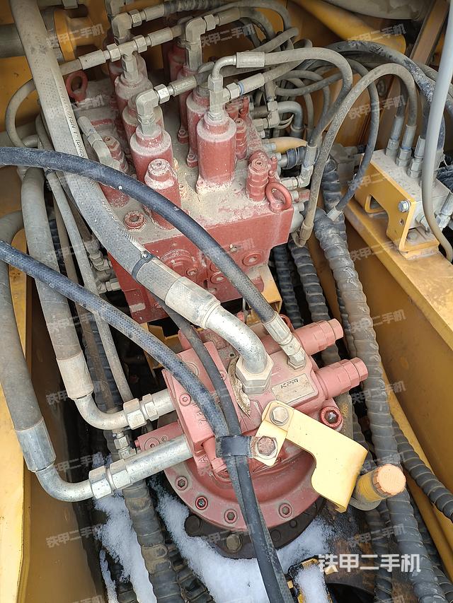 回转马达和主控阀（整机外观）