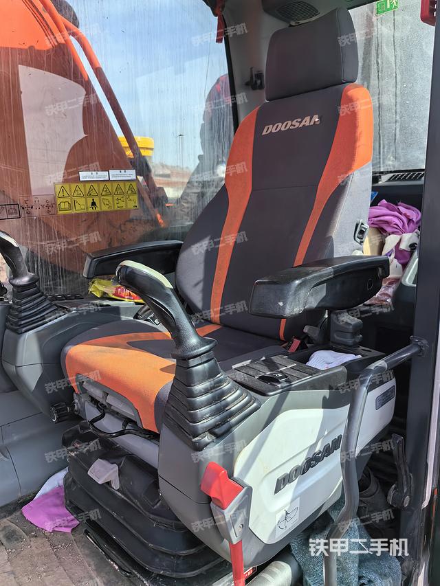 驾驶室整体（整机外观）