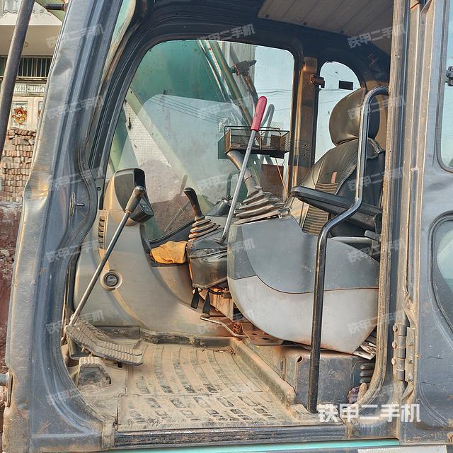 驾驶室整体（整机外观）