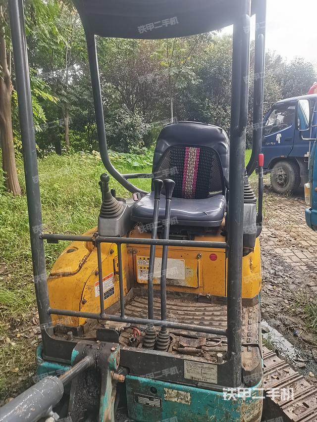 驾驶室顶部（整机外观）