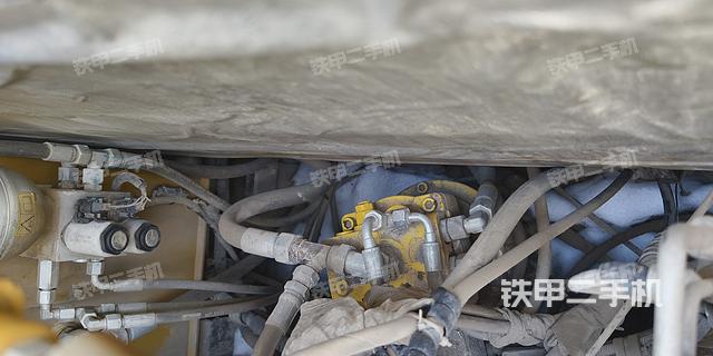 回转马达和主控阀（整机外观）