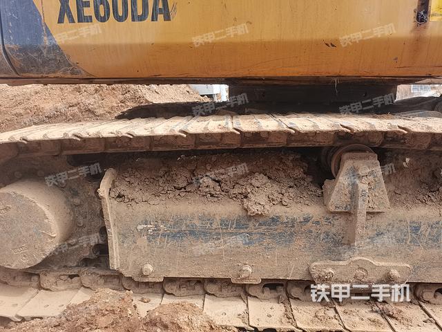 驾驶室顶部（整机外观）