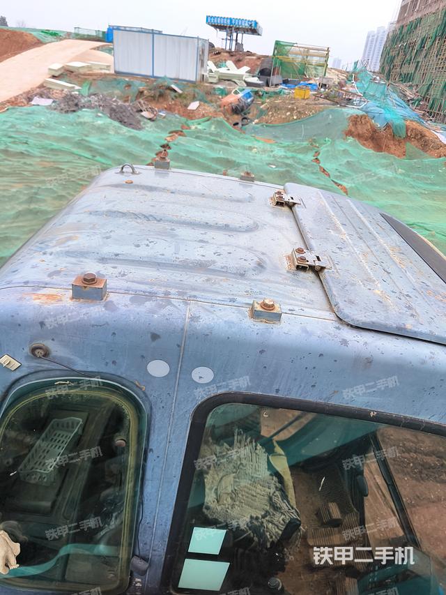 驾驶室顶部（整机外观）