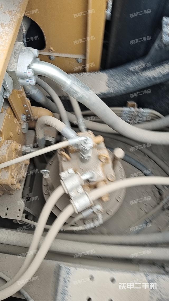 回转马达和主控阀（整机外观）