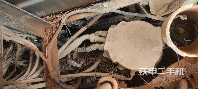 回转马达和主控阀（整机外观）