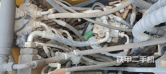 回转马达和主控阀（整机外观）