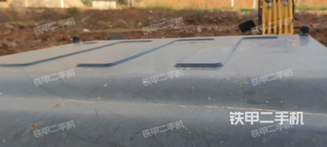 驾驶室顶部（整机外观）