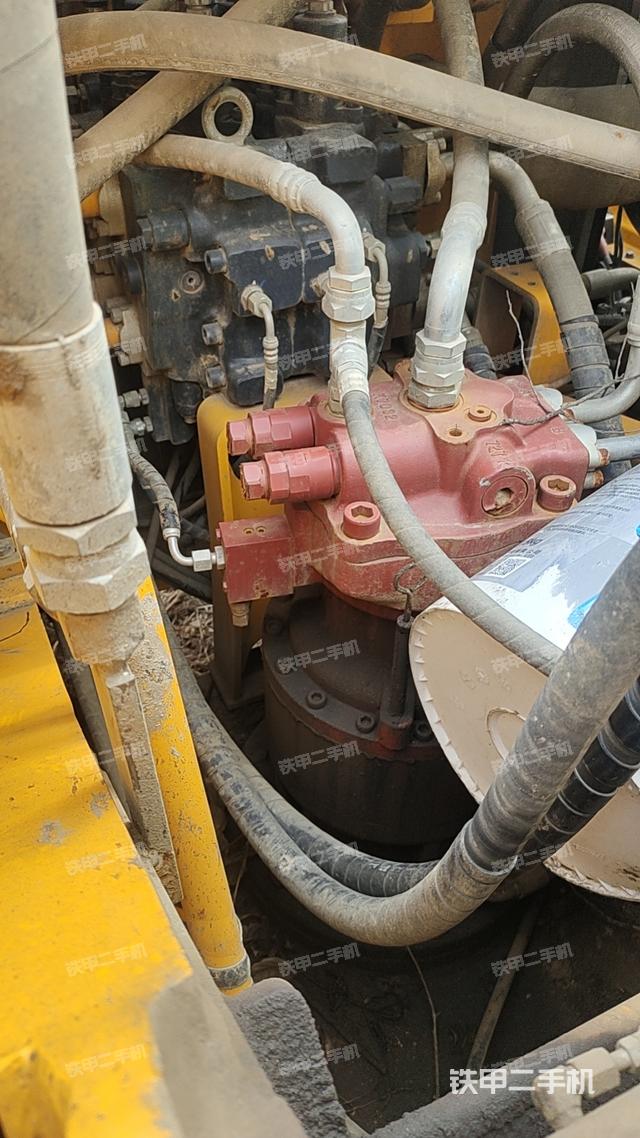 回转马达和主控阀（整机外观）