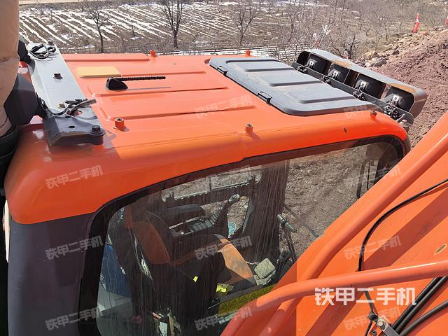 驾驶室顶部（整机外观）