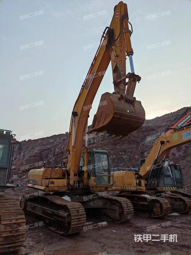 雷沃重工FR370挖掘机