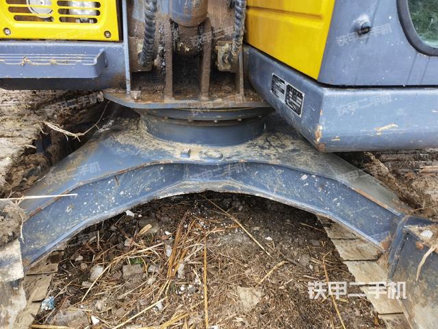 轉(zhuǎn)盤和下車架正前(工作和回轉(zhuǎn)裝置) 轉(zhuǎn)盤和下車架正前(工作和回轉(zhuǎn)裝置)