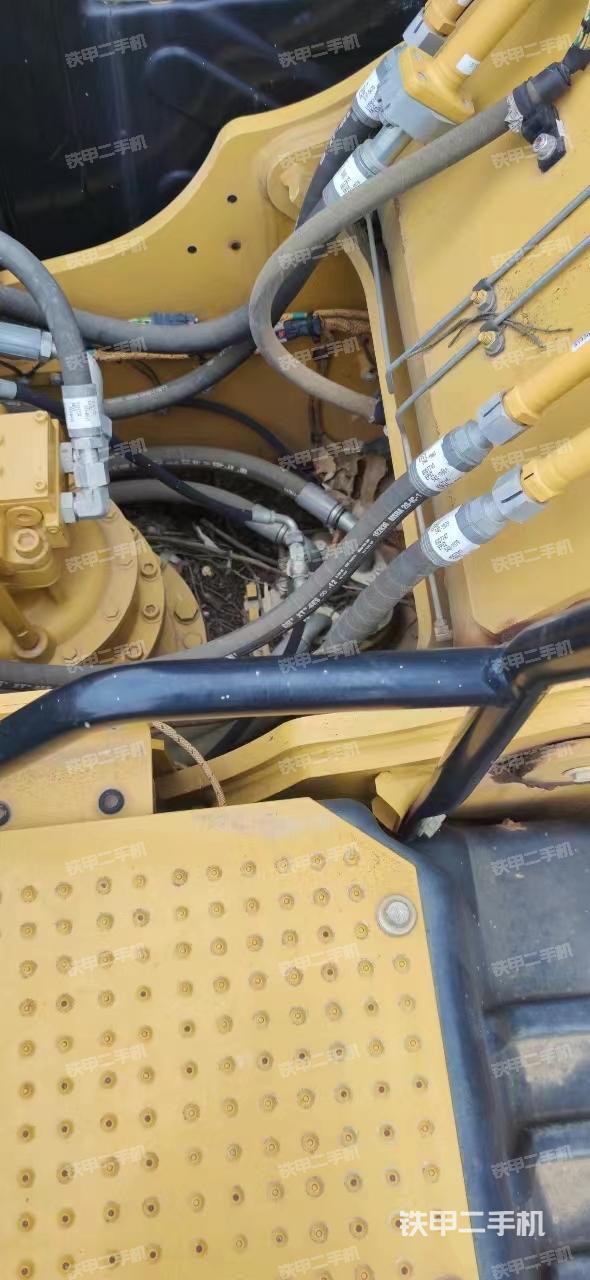 回转马达和主控阀（整机外观）